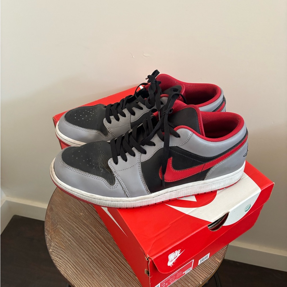 Nike Low-Top Sneakers in Gray, Black & Red
